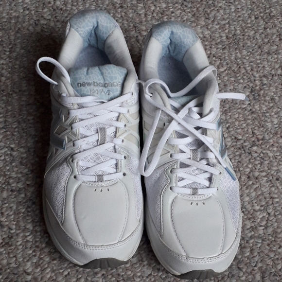 NWOB New Balance Women's Athletic Sneakers - Picture 2 of 8